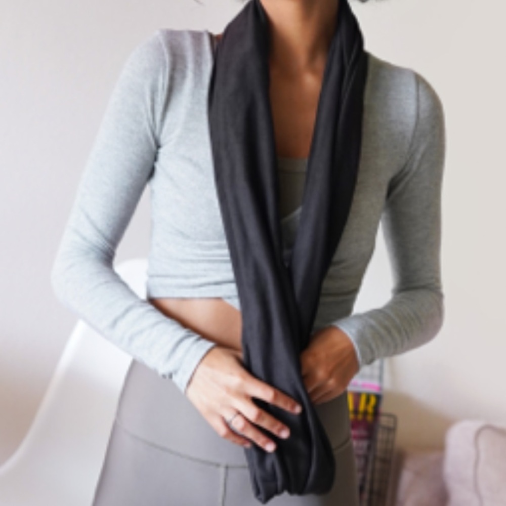 BEYOND YOGA INFINITY HIDDEN POCKET SCARF